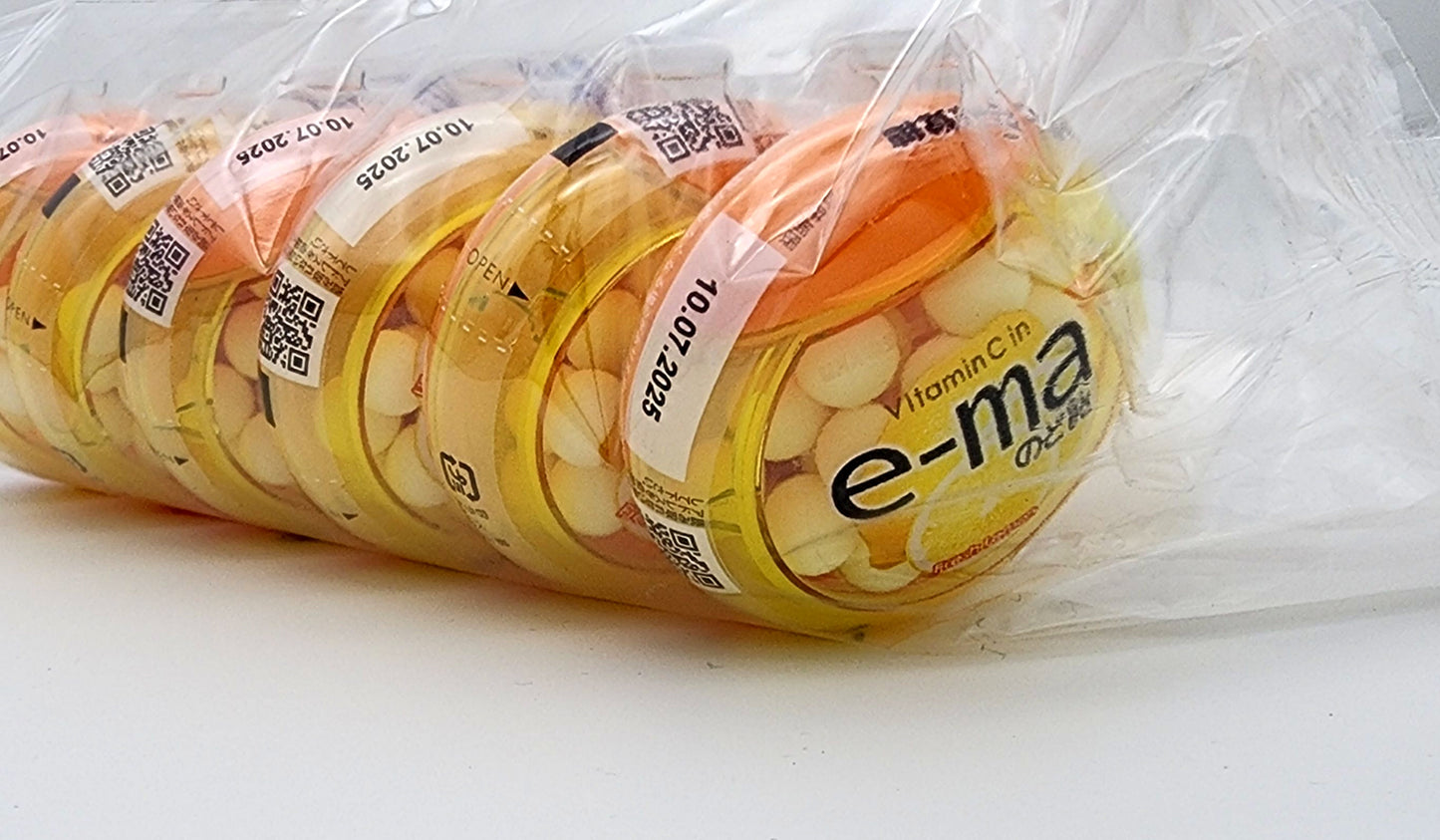 UHA EMA CANDY IN CASE - Lemon Flavor