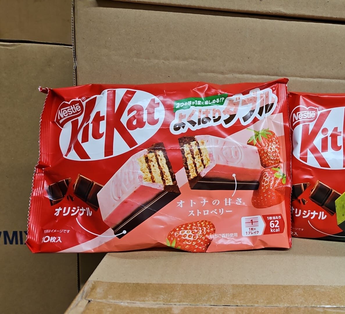 Kitkat 10pcs - Strawberry image 0